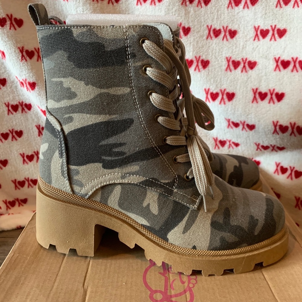 Camo Boots RUNS LARGE